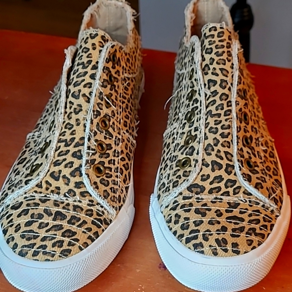 Leopard print distressed edge canvas shoes